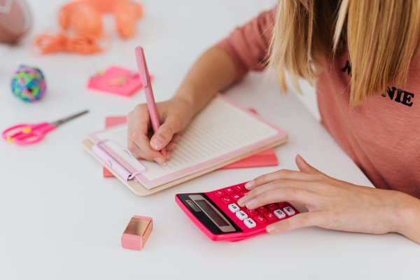 계산기와 서류철
